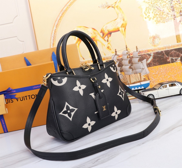 ルイヴィトンバッグ背面デザイン